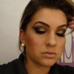 Tutorial de Maquiagem com Glitter Colorido e Delineador Azul