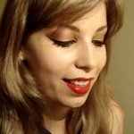 Tutorial de Maquiagem com Batom Vermelho e Olhos Delineados
