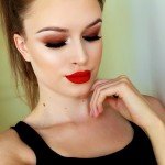 Como maquiar os olhos fazendo esfumado marrom com Laura Leth